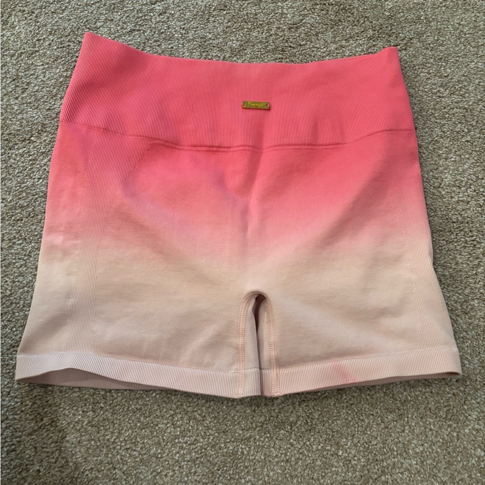 Fresought Gradient Pink Women's Shorts